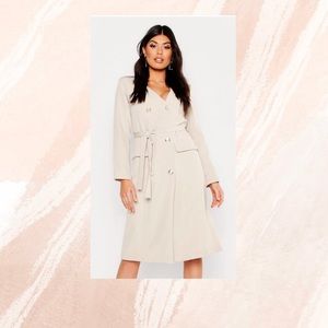 Brand new tag still on!! Excellent condition!! Boohoo blazer dress.